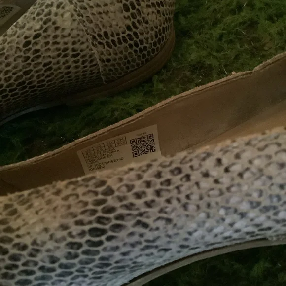 Toms Julie suede snakeskin print slip on flats size 8.5 - Picture 9 of 11